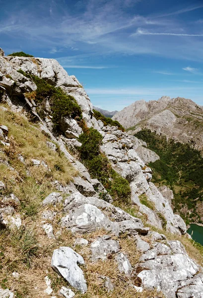 Eine Vertikale Aufnahme Des Wunderschönen Pico Gilbo Picos Europa Spanien — Stockfoto