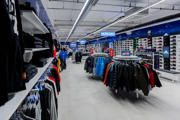 Tuzla Bósnia Herzegovina Novembro 2019 Tiro Loja Roupas Esportivas Shopping — Fotografia de Stock