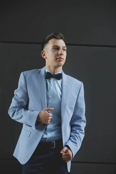 Young Caucasian Businessman Posing Outdoors — Stock Fotó