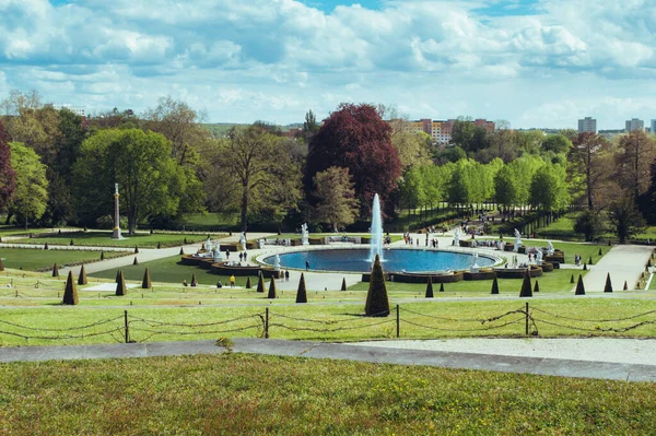 Närbild Bild Park Landskap Med Fontän Solig Dag — Stockfoto