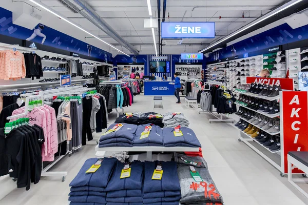 Tuzla Bósnia Herzegovina Novembro 2019 Tiro Loja Roupas Esportivas Shopping — Fotografia de Stock