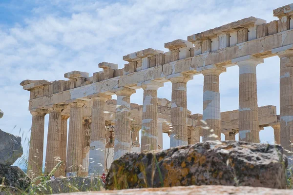 パルテノン神殿はギリシャのアテネアクロポリスにある古典的なアテネの寺院で 女神アテナに捧げられている — ストック写真