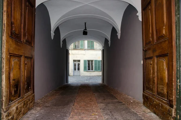 Entrance Old Big Wood Doors Tunnel Bellinzona Switzerland — Stock Photo, Image