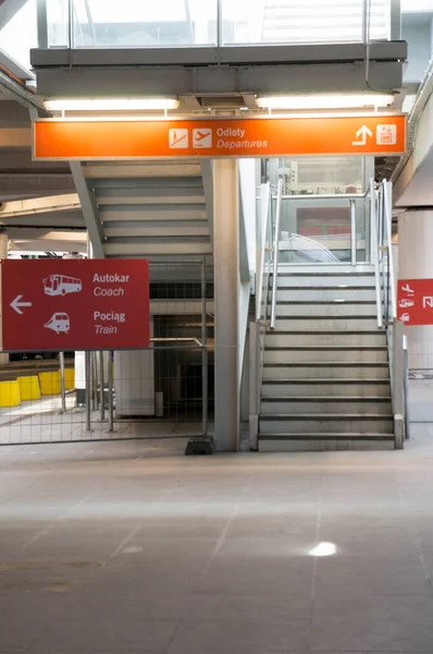 2013 Amsterdam Netherlands Apr 2013 Stairs Leading Departure Area 공항에는 — 스톡 사진