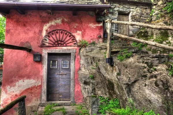 Schöne Alte Rote Rustikale Hütte Tessin Schweiz — Stockfoto