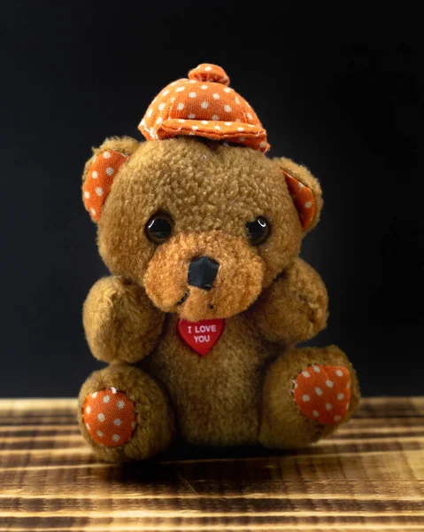 Vertical Shot Teddy Bear Wooden Base Black Background — Stock Photo, Image