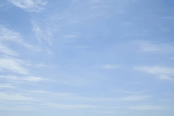 Beautiful View Pale Blue Sky Thin Wispy White Clouds Sunny — Stock Photo, Image