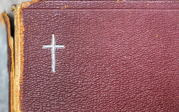 Ένα Κοντινό Πλάνο Ενός Παλιού Βιβλίου Της Αγίας Γραφής — Φωτογραφία Αρχείου