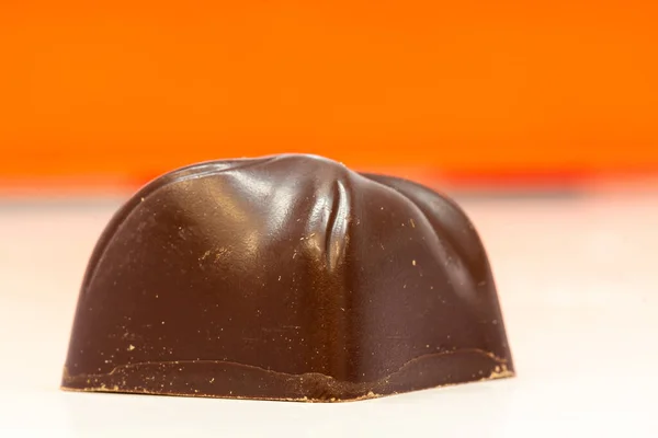 Een Close Shot Van Smakelijke Chocolade Snoep Een Oranje Witte — Stockfoto