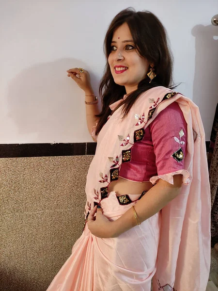 Young South Asian Female Posing Pink Traditional Sari — ストック写真