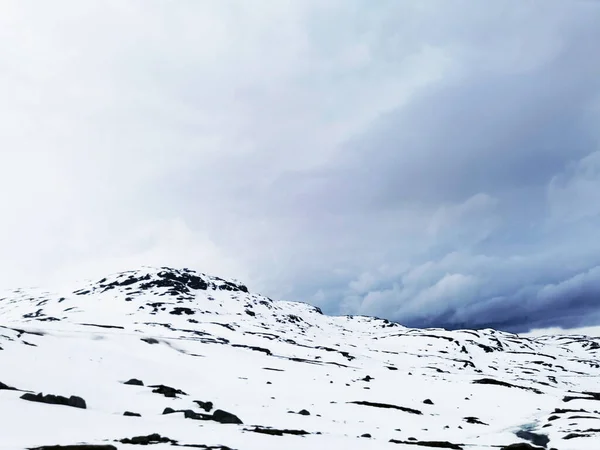 Piękny Krajobraz Śnieżną Górą Regionie Vestland Norwegia — Zdjęcie stockowe