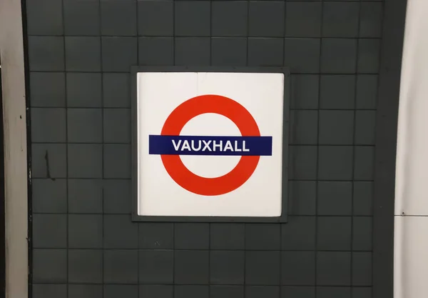 London United Kingdom Mayıs 2021 Londra Yeraltı Tünelinin Kırmızı Mavi — Stok fotoğraf