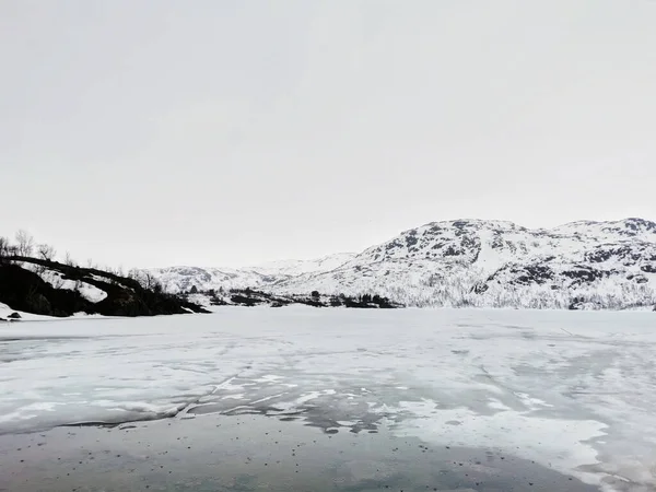 Bellissimo Paesaggio Del Lago Ghiacciato Kjelavatn Norvegia — Foto Stock