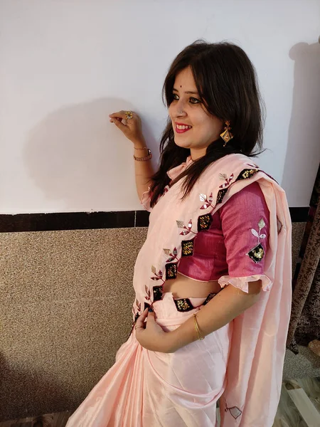 Young South Asian Female Posing Pink Traditional Sari — ストック写真