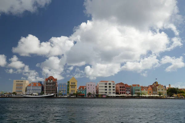 Willemstad Países Baixos Fevereiro 2014 Casas Coloridas Clássicas Centro Willemstad — Fotografia de Stock