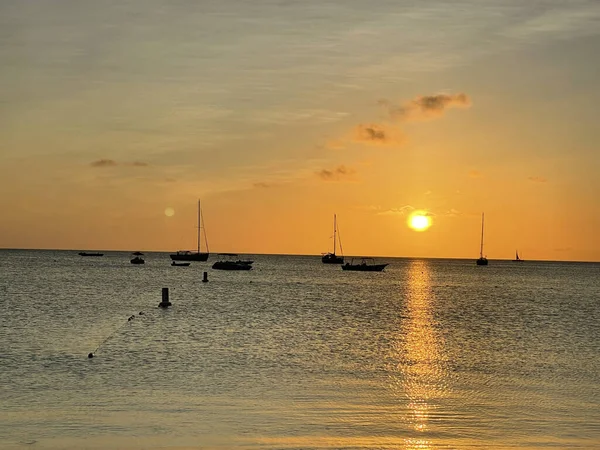 Uma Bela Vista Baía Com Barcos Pôr Sol Aruba — Fotografia de Stock