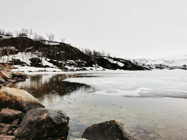 Красивый Вид Озеро Эйвиндбуватн Норвегии Зимой — стоковое фото