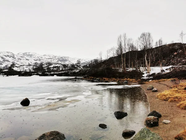 挪威Eivindbuvatn湖冬季美丽的风景 — 图库照片