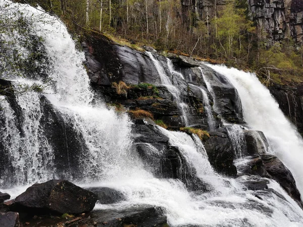 Μια Όμορφη Θέα Του Καταρράκτη Skjervsfossen Στη Νορβηγία — Φωτογραφία Αρχείου