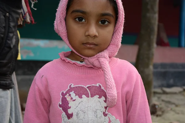 Kush Bangladesh Jan 2021 Little Girl Wearing Sweater Holding Leaf — Stock Photo, Image