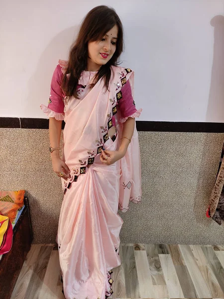 Young South Asian Female Posing Pink Traditional Sari — ストック写真