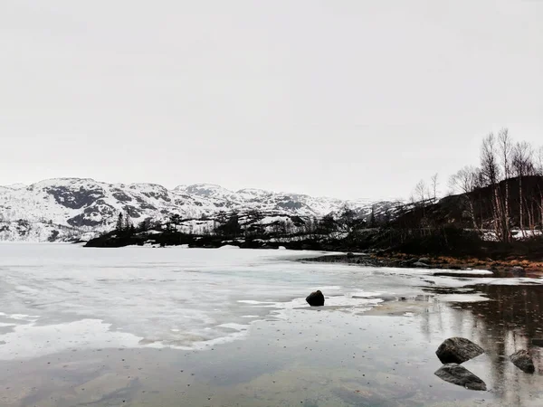 Gyönyörű Kilátás Nyílik Eivindbuvatn Tóra Norvégiában Tél Folyamán — Stock Fotó