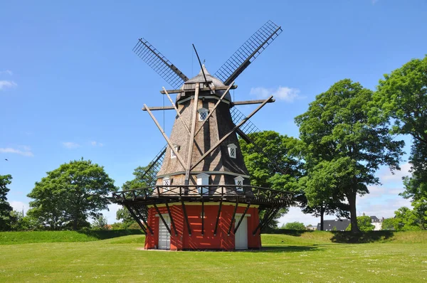 Kopenh Dänemark 2013 Schöne Alte Restaurierte Windmühle Einem Park Kopenhagen — Stockfoto