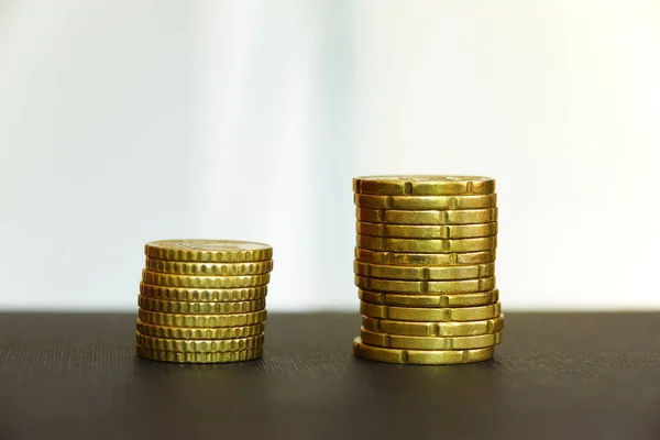 Gros Plan Piles Pièces Européennes Sur Une Table Bois — Photo