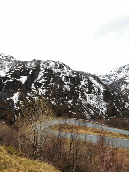 Disparo Vertical Montañas Nevadas Región Vestland Noruega —  Fotos de Stock