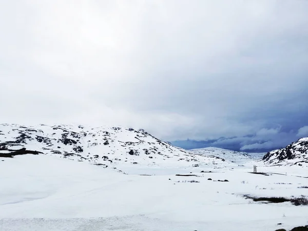 挪威维斯特兰地区雪山覆盖的美丽风景 — 图库照片