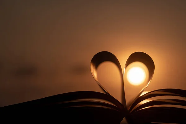 Open Book Heart Shaped Pages Beautiful Sunset — Stock Photo, Image