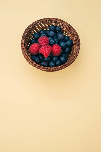 Closeup Shot Blueberries Raspberries Basket — Stock Photo, Image