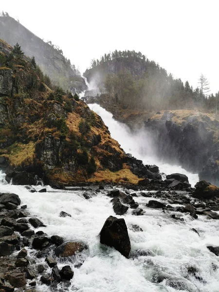 Tiro Vertical Cachoeira Latefossen Noruega — Fotografia de Stock