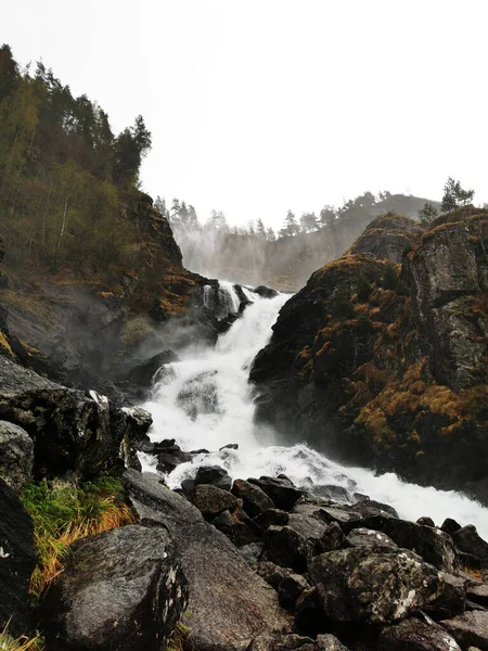 Zdjęcie Pionowe Wodospadu Latefossen Norwegii — Zdjęcie stockowe