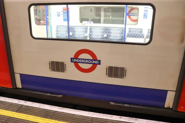 ロンドン イギリス 2021年5月5日 ロンドン地下鉄地下鉄の眺め ロンドンチューブ — ストック写真