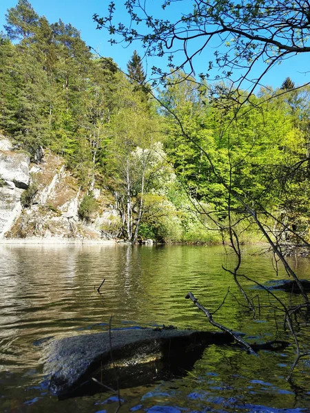 Een Verticaal Shot Van Farris Lake Larvik Noorwegen — Stockfoto