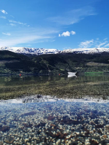 Ένα Όμορφο Τοπίο Της Λίμνης Vangsvatnet Στη Νορβηγία — Φωτογραφία Αρχείου