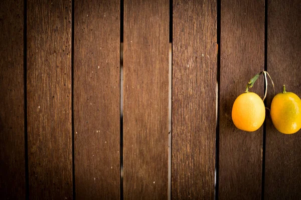 Eine Draufsicht Auf Kumquats Auf Einer Holzoberfläche — Stockfoto