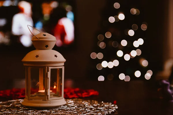 Primer Plano Candelabro Árbol Navidad Con Efecto Luces Bokeh —  Fotos de Stock