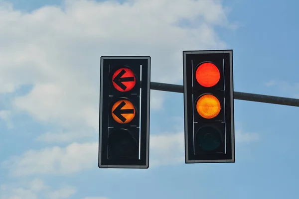 Primer Plano Semáforo Con Luces Rojas Naranjas —  Fotos de Stock