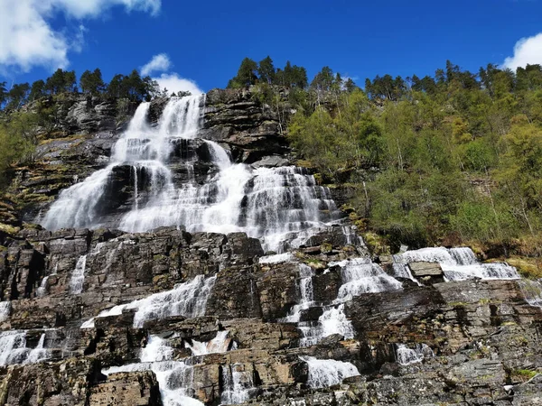 Uno Splendido Scenario Della Famosa Cascata Tvindefossen Norvegia — Foto Stock