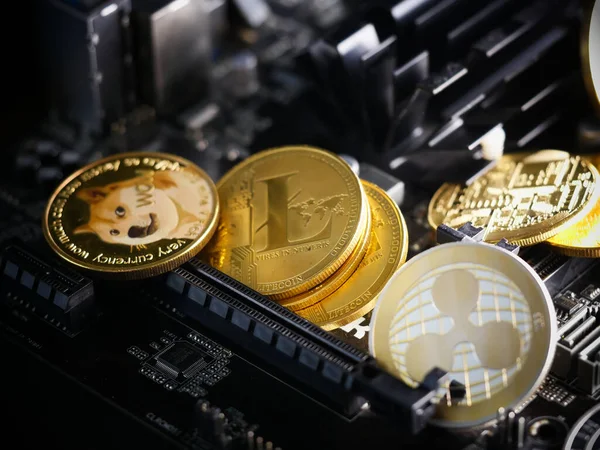 Primer Plano Oro Moneda Criptomonedas Fabricante Monedas — Foto de Stock