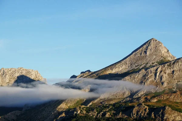 Veduta Panoramica Paesaggio Montuoso Riano Leon Spagna Sfondo Azzurro — Foto Stock