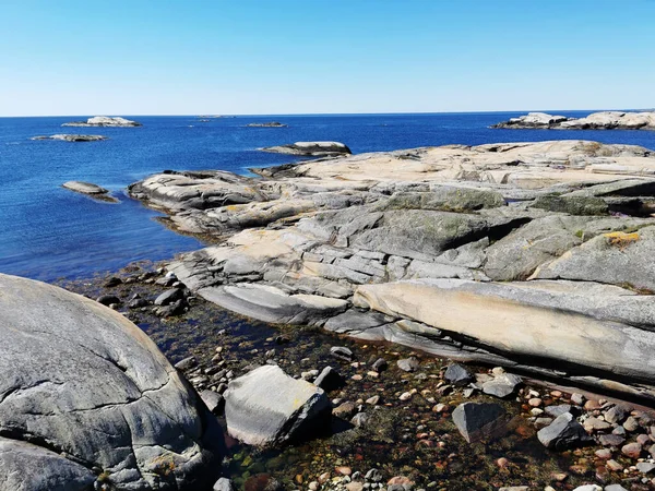 挪威凡尔登斯恩德 一幅环绕着石山的大海风景 — 图库照片
