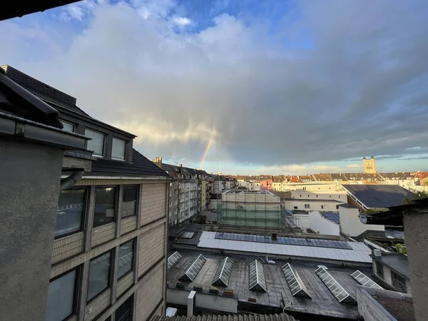 Ein Regenbogen Über Den Gebäuden Düsseldorf — Stockfoto