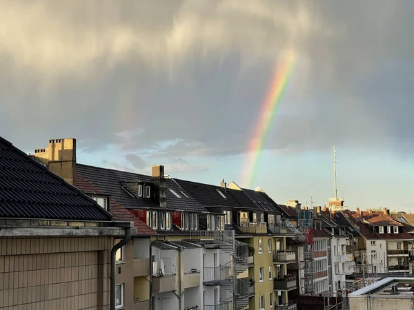 Uma Bela Foto Arco Íris Sobre Edifícios Dusseldorf — Fotografia de Stock