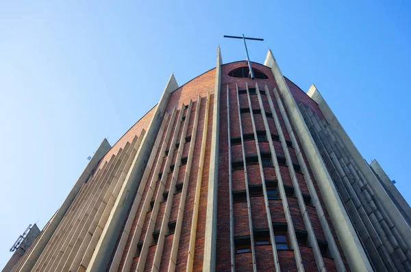 Ποζναν Πολωνια Ιανουαρίου 2016 Υψηλό Κτίριο Εκκλησίας Σταυρό Στην Πόλη — Φωτογραφία Αρχείου