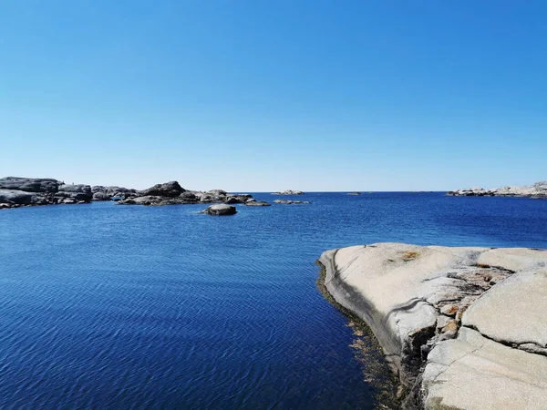 挪威凡尔登斯恩德 一幅环绕着石山的大海风景 — 图库照片