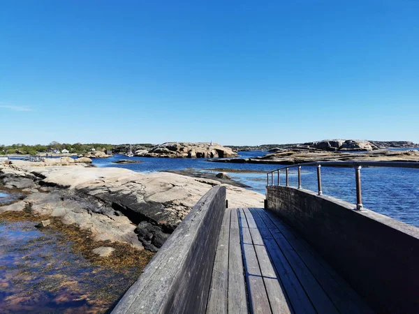 挪威凡尔登斯恩德一座横跨大海的桥的风景画 — 图库照片