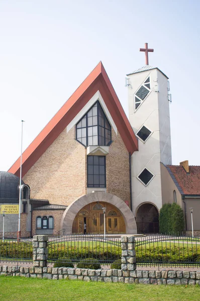 Poznan Polonia Mar 2014 Chiesa Moderna Presso Parco Nella Zona — Foto Stock